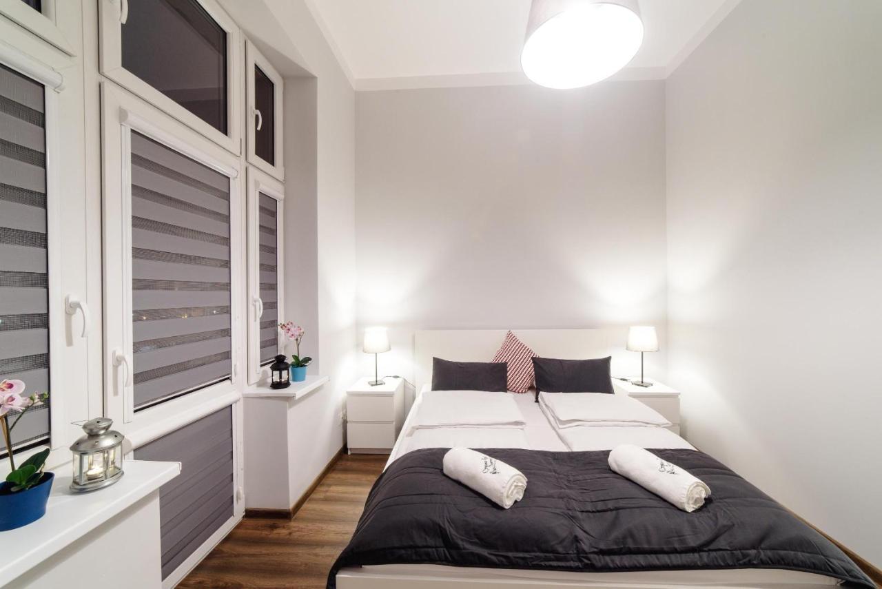 Aparthotel 2 Nights Apartments - Great Location, Right Next To Main Rail And Bus Station, 10 Min To Main Square By Foot