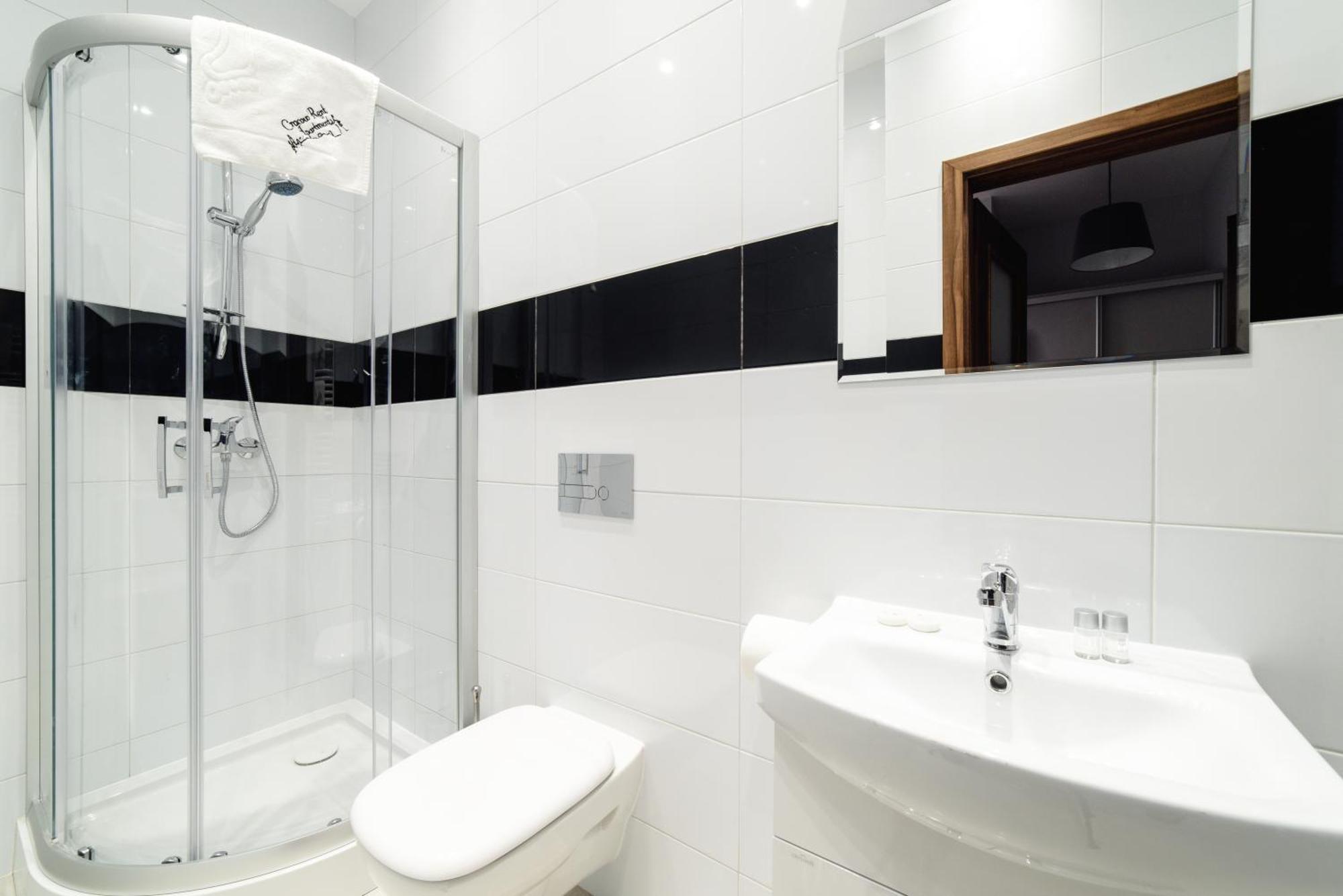 Aparthotel 2 Nights Apartments - Great Location, Right Next To Main Rail And Bus Station, 10 Min To Main Square By Foot
