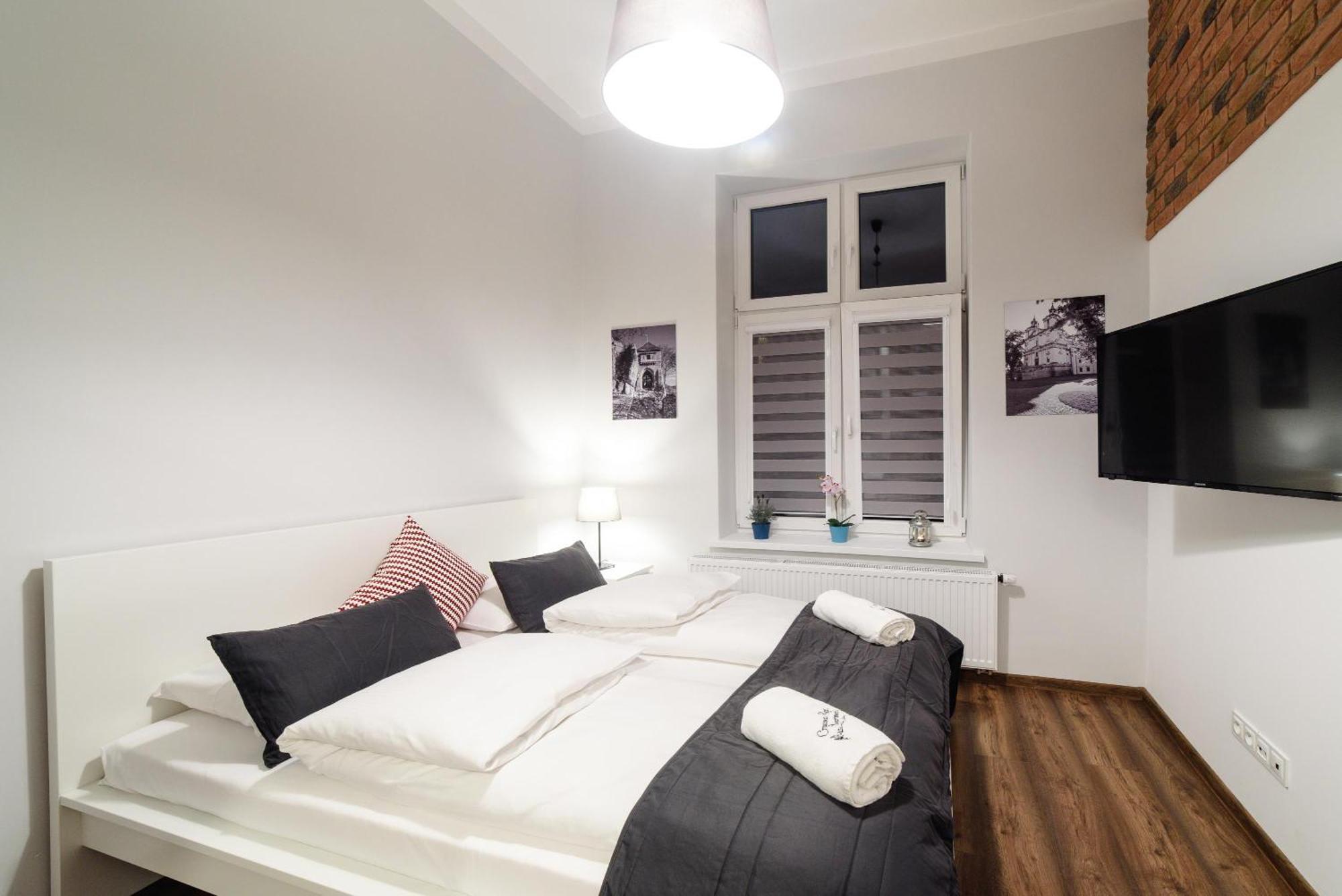 2 Nights Apartments - Great Location, Right Next To Main Rail And Bus Station, 10 Min To Main Square By Foot Krakow