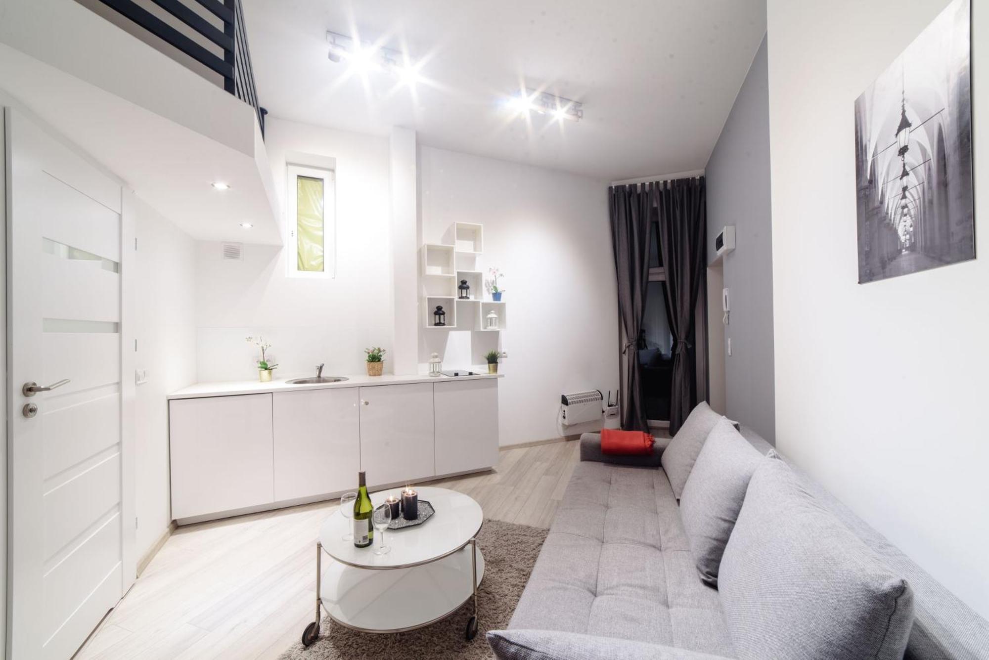 2 Nights Apartments - Great Location, Right Next To Main Rail And Bus Station, 10 Min To Main Square By Foot