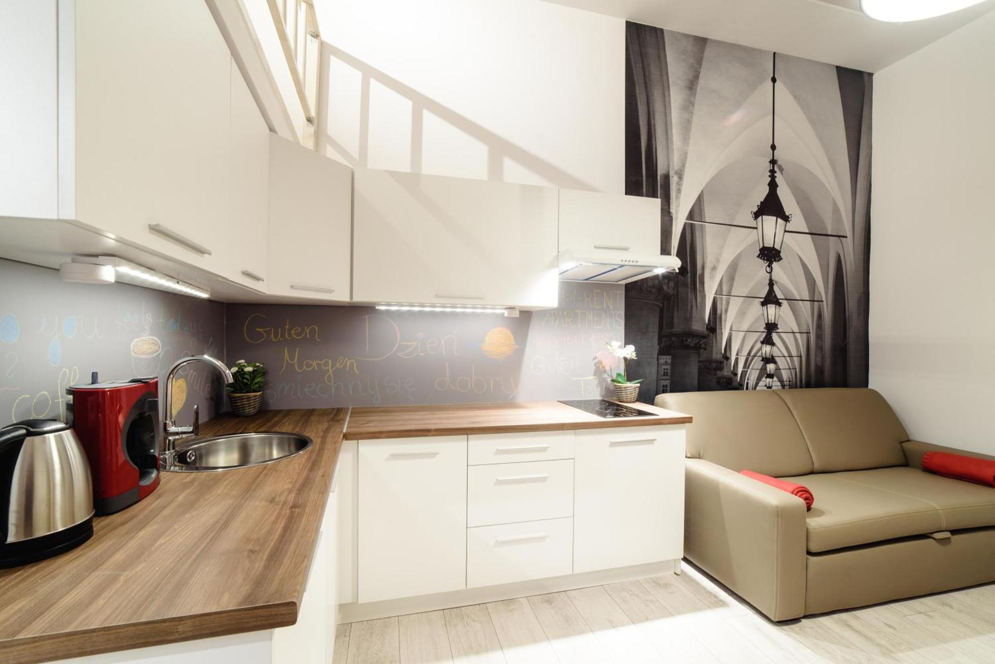 Aparthotel 2 Nights Apartments - Great Location, Right Next To Main Rail And Bus Station, 10 Min To Main Square By Foot