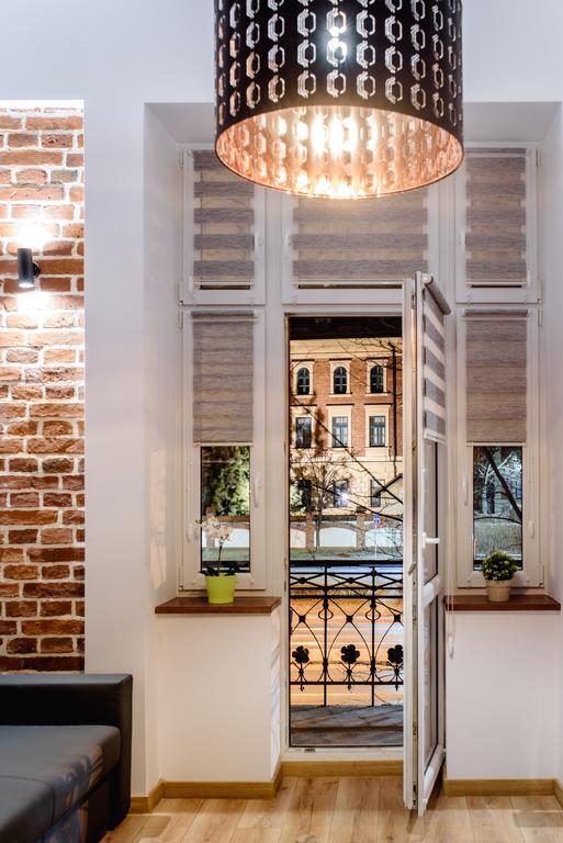 2 Nights Apartments - Great Location, Right Next To Main Rail And Bus Station, 10 Min To Main Square By Foot Krakow