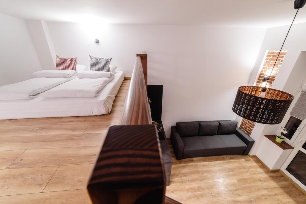 Aparthotel 2 Nights Apartments - Great Location, Right Next To Main Rail And Bus Station, 10 Min To Main Square By Foot 3*
