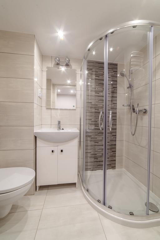 Aparthotel 2 Nights Apartments - Great Location, Right Next To Main Rail And Bus Station, 10 Min To Main Square By Foot
