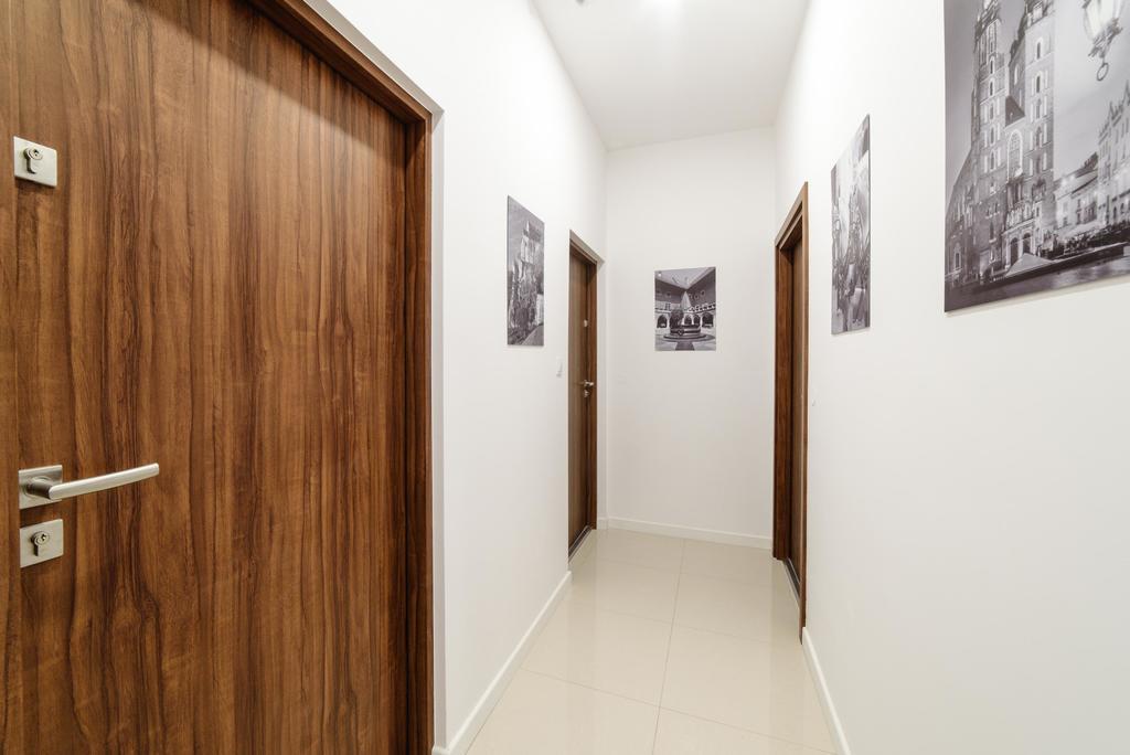 2 Nights Apartments - Great Location, Right Next To Main Rail And Bus Station, 10 Min To Main Square By Foot 3*