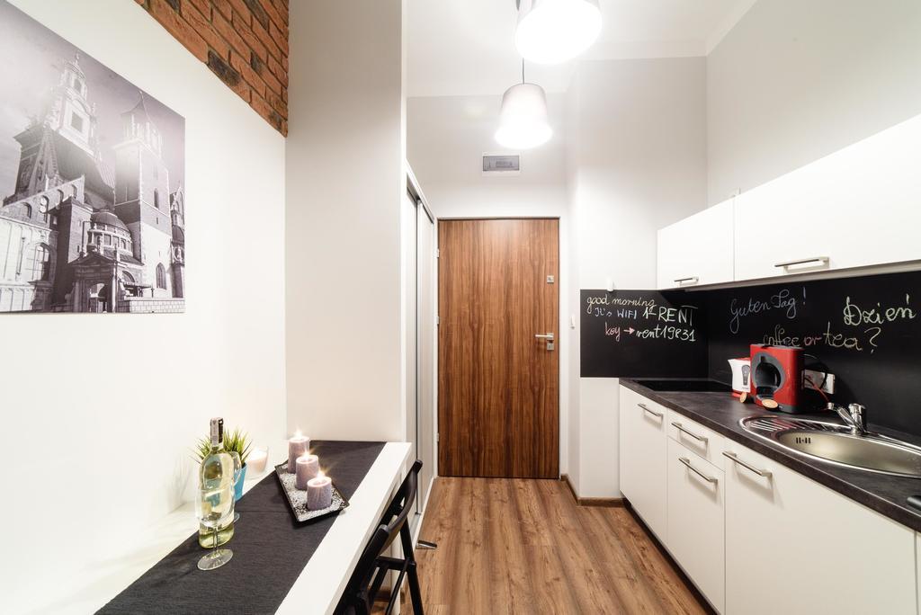 Aparthotel 2 Nights Apartments - Great Location, Right Next To Main Rail And Bus Station, 10 Min To Main Square By Foot