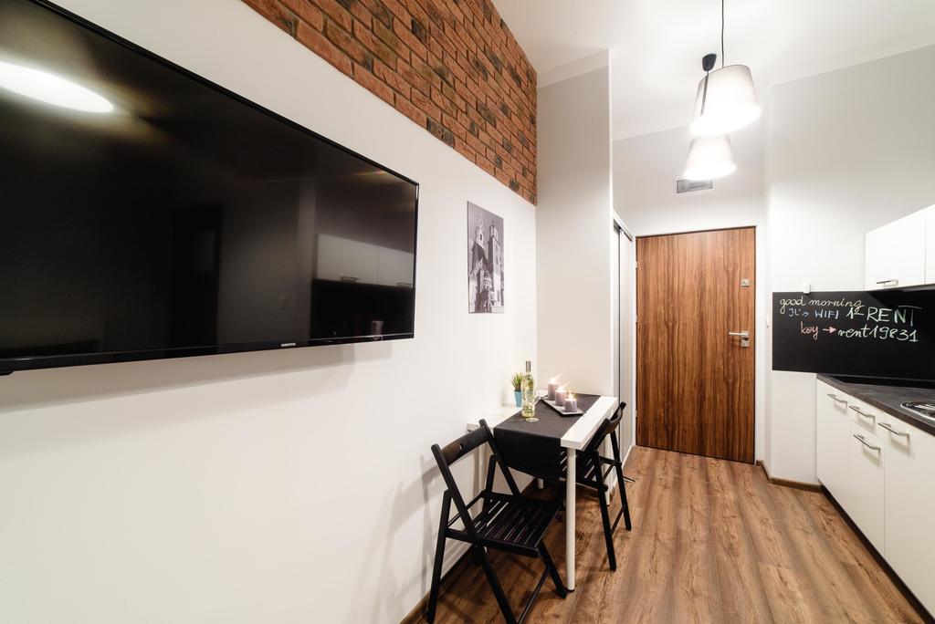 2 Nights Apartments - Great Location, Right Next To Main Rail And Bus Station, 10 Min To Main Square By Foot Aparthotel