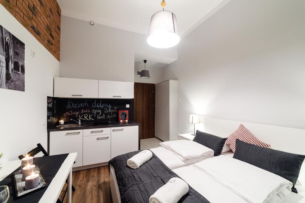 2 Nights Apartments - Great Location, Right Next To Main Rail And Bus Station, 10 Min To Main Square By Foot Aparthotel 3*
