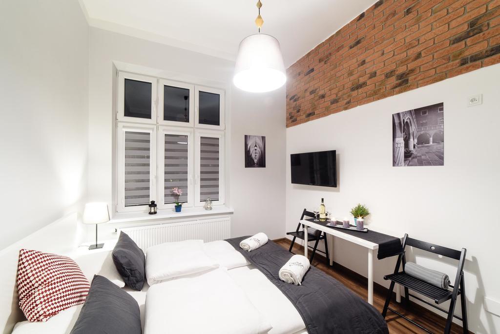 2 Nights Apartments - Great Location, Right Next To Main Rail And Bus Station, 10 Min To Main Square By Foot