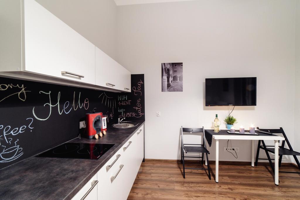 Aparthotel 2 Nights Apartments - Great Location, Right Next To Main Rail And Bus Station, 10 Min To Main Square By Foot 3*