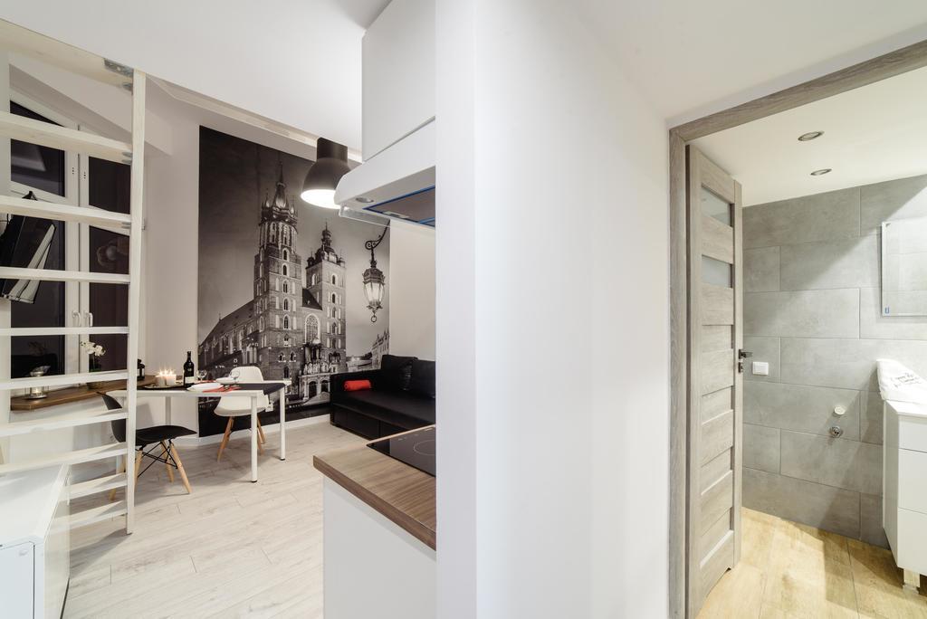 Aparthotel 2 Nights Apartments - Great Location, Right Next To Main Rail And Bus Station, 10 Min To Main Square By Foot