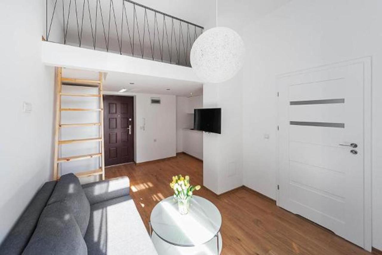 2 Nights Apartments - Great Location, Right Next To Main Rail And Bus Station, 10 Min To Main Square By Foot 3*