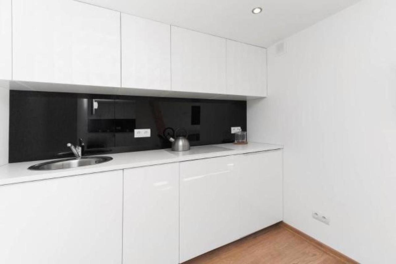 2 Nights Apartments - Great Location, Right Next To Main Rail And Bus Station, 10 Min To Main Square By Foot Krakow