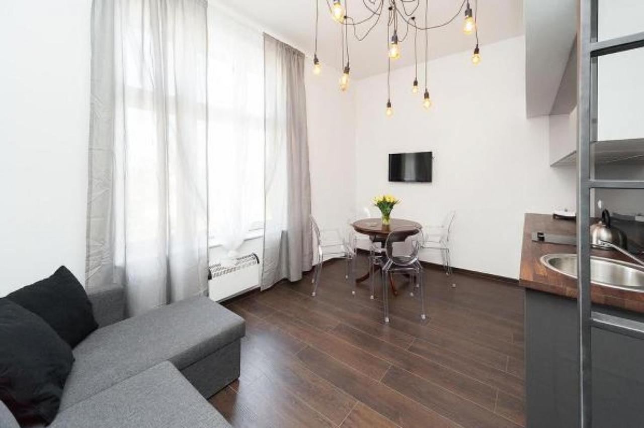 2 Nights Apartments - Great Location, Right Next To Main Rail And Bus Station, 10 Min To Main Square By Foot Aparthotel 3*