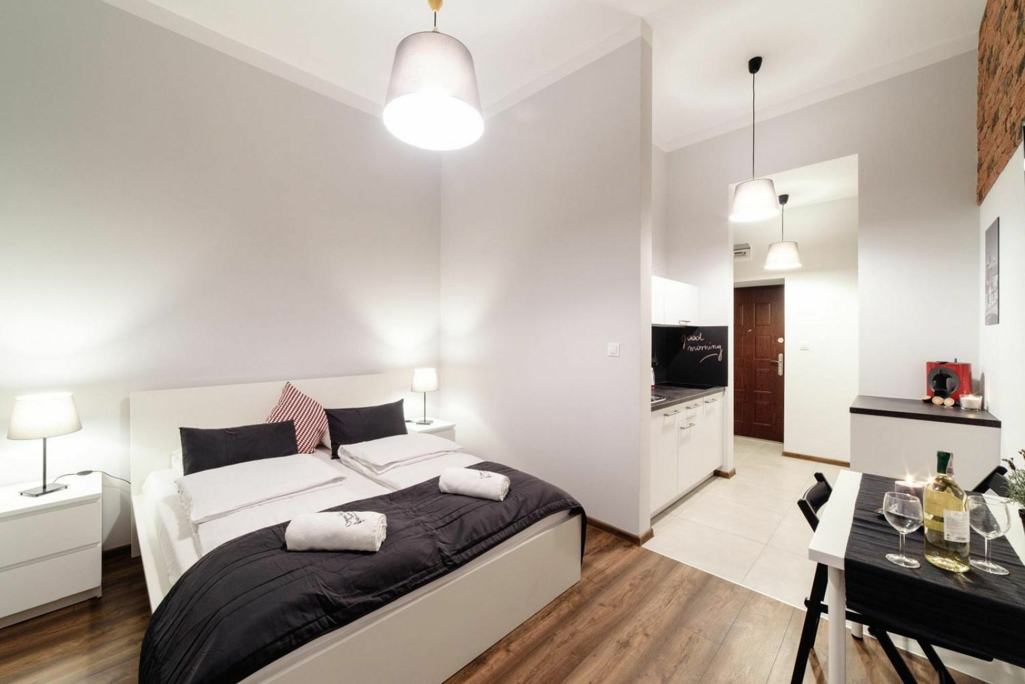 2 Nights Apartments - Great Location, Right Next To Main Rail And Bus Station, 10 Min To Main Square By Foot 3* Krakow