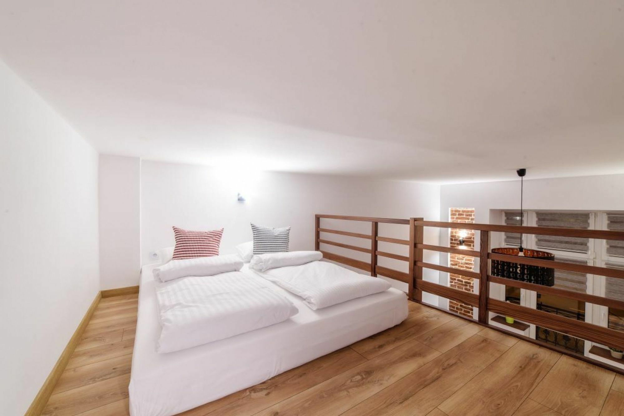 2 Nights Apartments - Great Location, Right Next To Main Rail And Bus Station, 10 Min To Main Square By Foot 3* Krakow