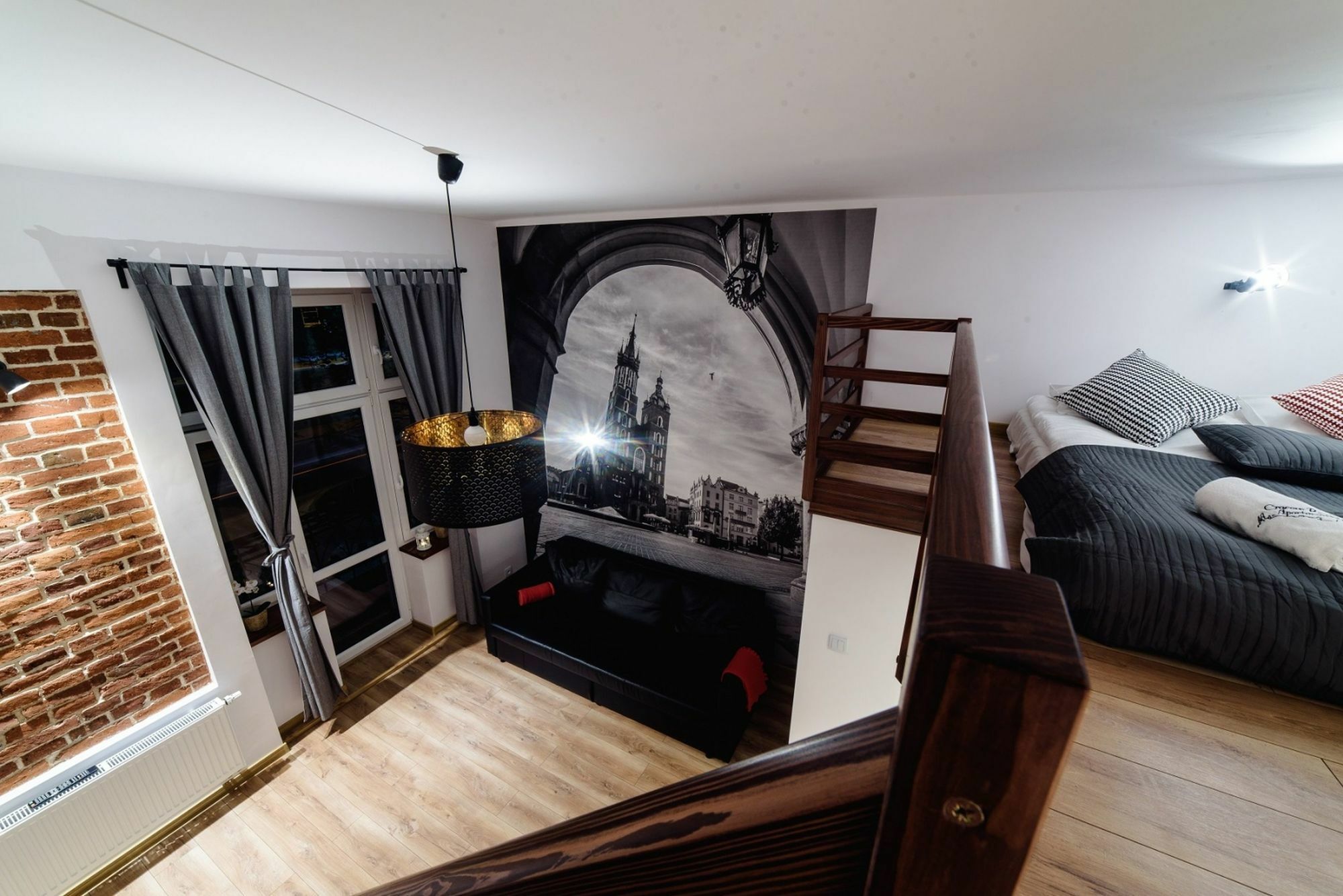 Aparthotel 2 Nights Apartments - Great Location, Right Next To Main Rail And Bus Station, 10 Min To Main Square By Foot