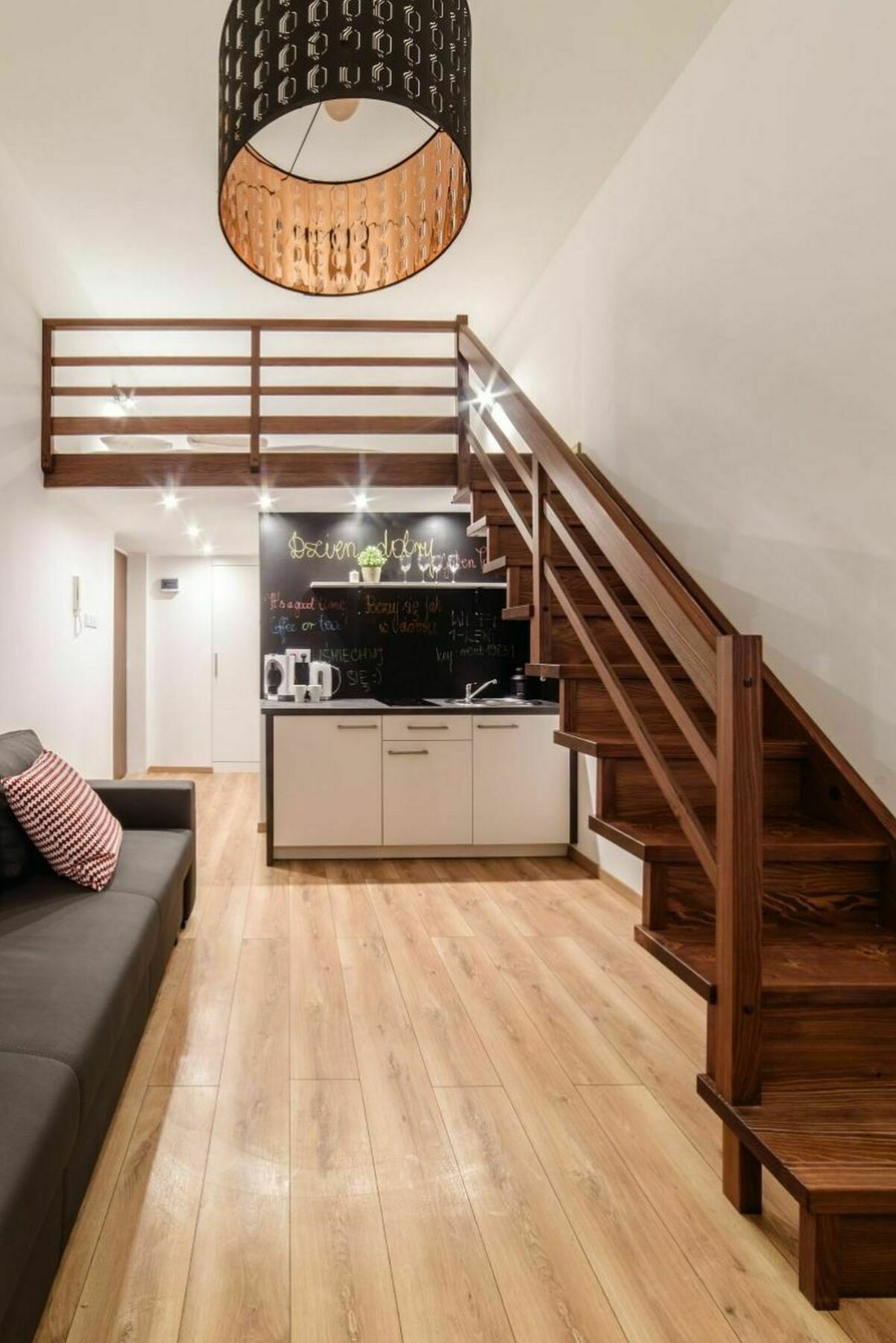 Aparthotel 2 Nights Apartments - Great Location, Right Next To Main Rail And Bus Station, 10 Min To Main Square By Foot 3*