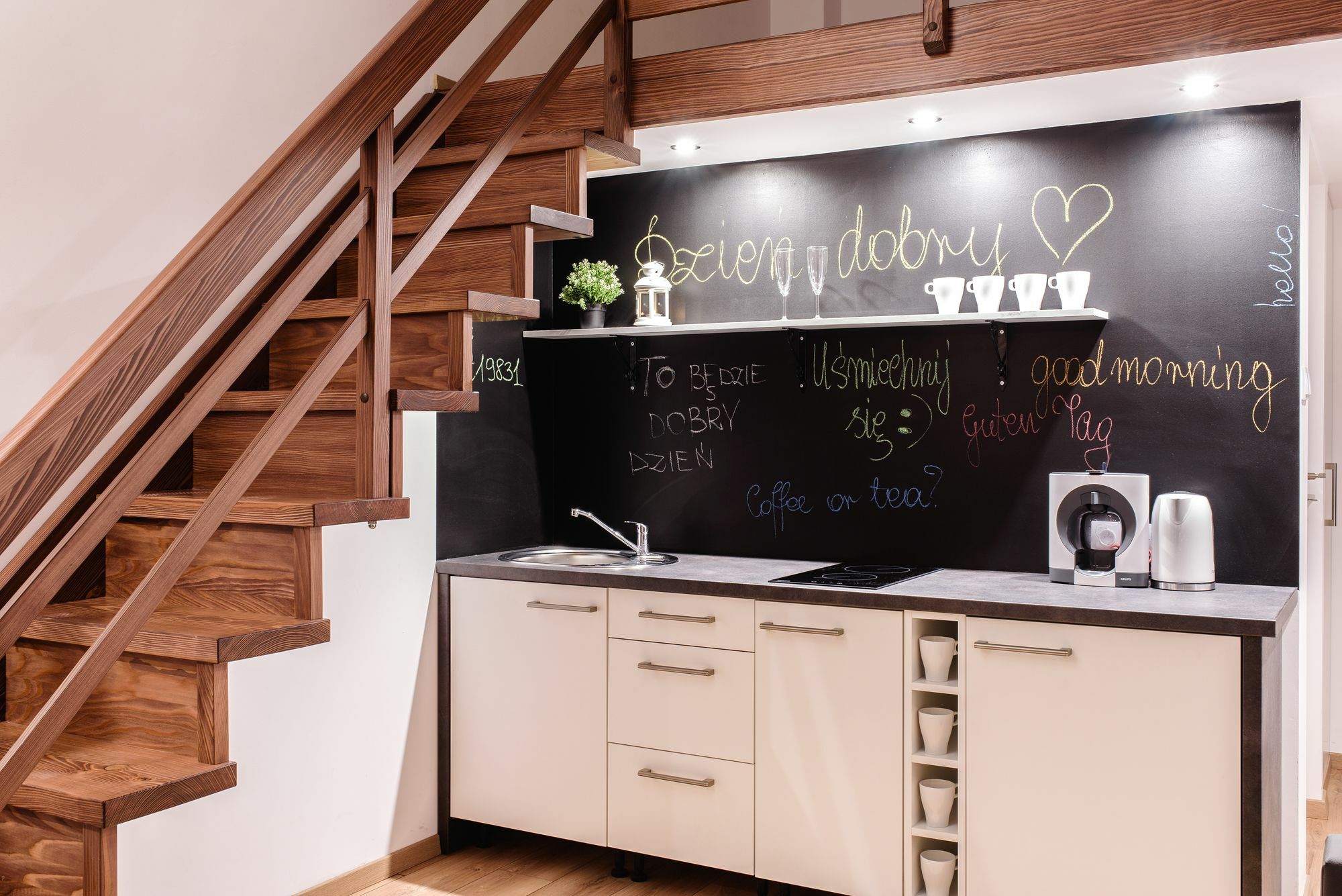 Aparthotel 2 Nights Apartments - Great Location, Right Next To Main Rail And Bus Station, 10 Min To Main Square By Foot