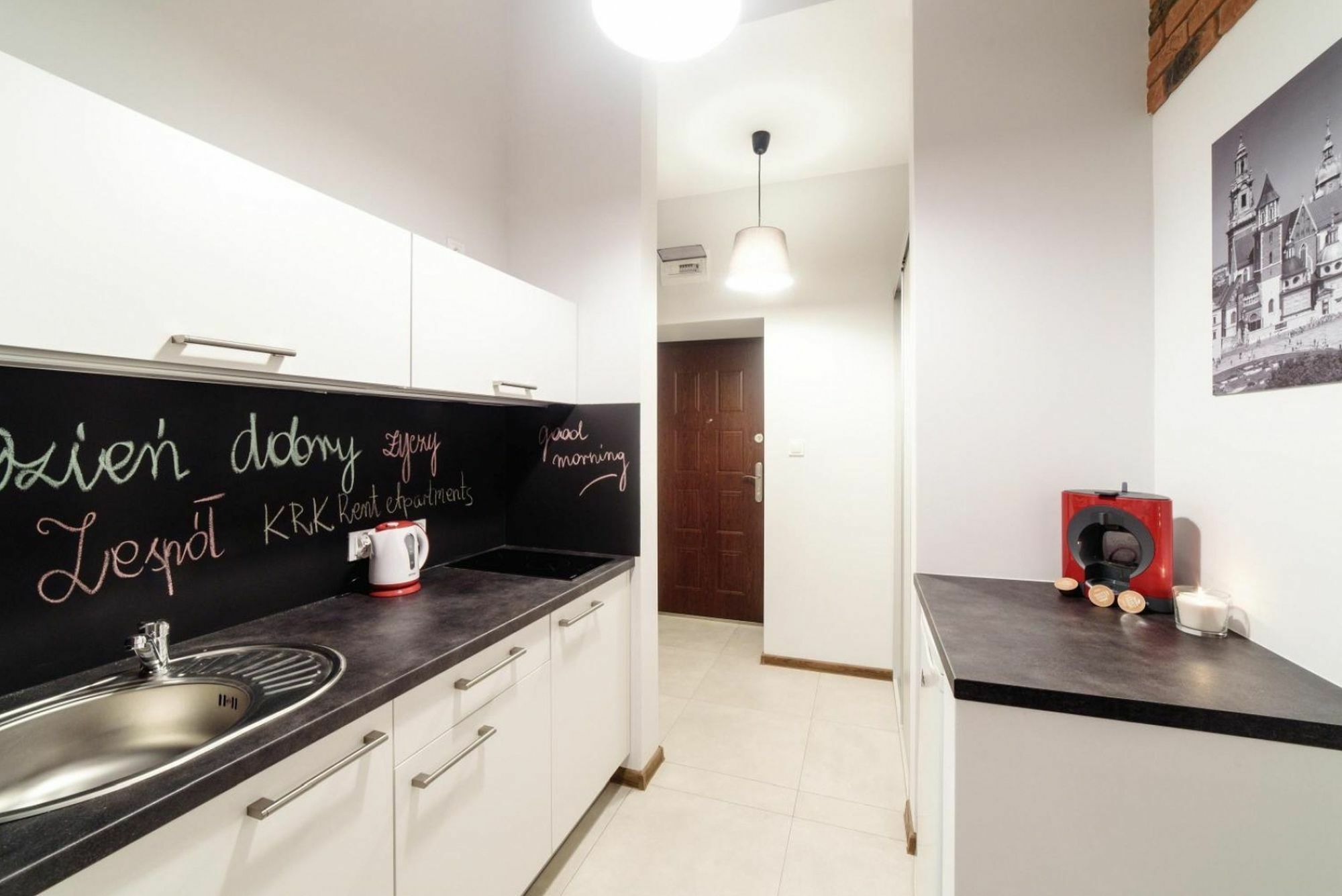 Aparthotel 2 Nights Apartments - Great Location, Right Next To Main Rail And Bus Station, 10 Min To Main Square By Foot