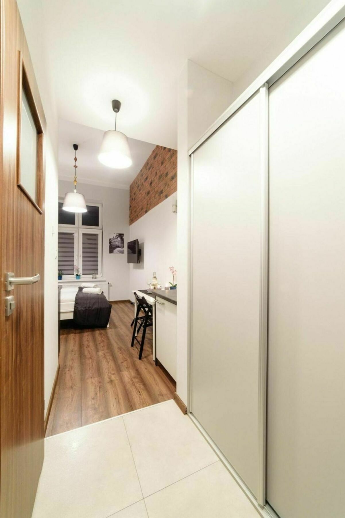 Aparthotel 2 Nights Apartments - Great Location, Right Next To Main Rail And Bus Station, 10 Min To Main Square By Foot 3*