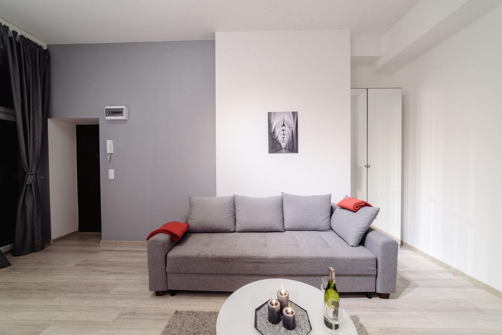 Aparthotel 2 Nights Apartments - Great Location, Right Next To Main Rail And Bus Station, 10 Min To Main Square By Foot Krakau