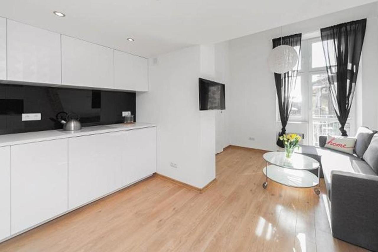 Aparthotel 2 Nights Apartments - Great Location, Right Next To Main Rail And Bus Station, 10 Min To Main Square By Foot Krakau