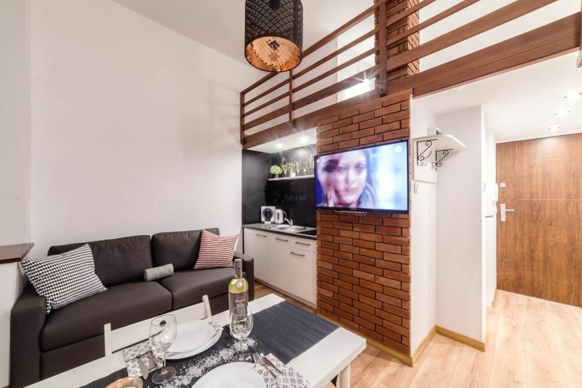 2 Nights Apartments - Great Location, Right Next To Main Rail And Bus Station, 10 Min To Main Square By Foot Krakau